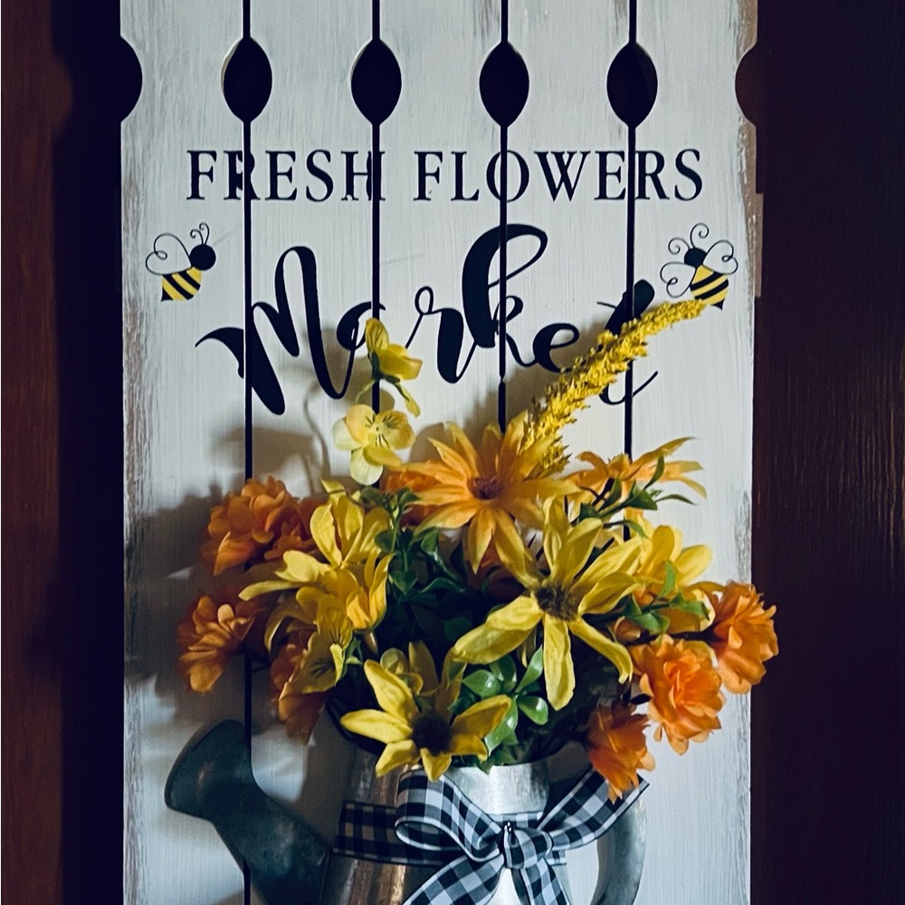 HANDCRAFTED DECOR - Picture 2 of 7